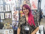 La dessinatrice Virginie Siveton devant son stand !